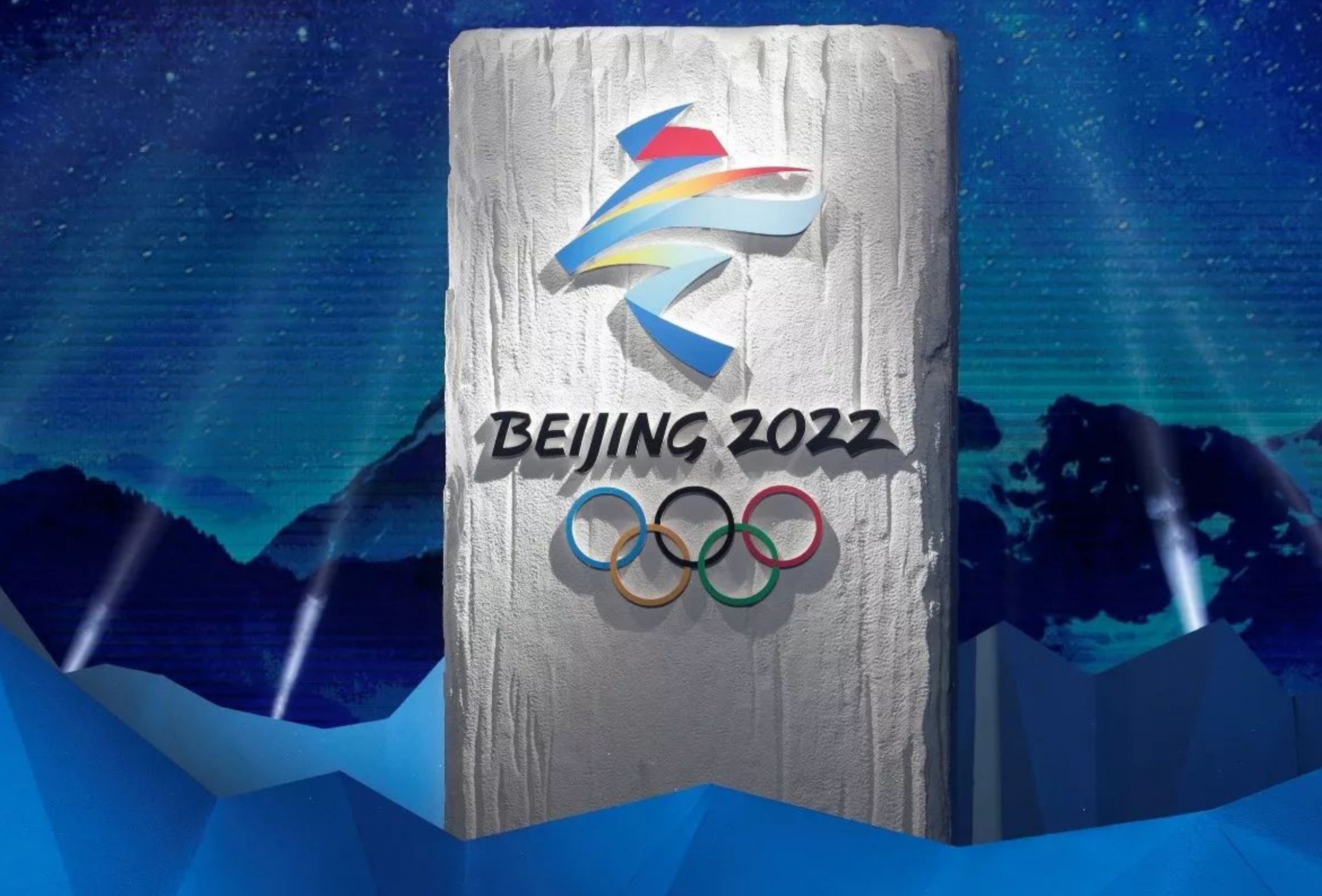 2022年冬奥会在北京啦熊猫形象与富有超能量的冰晶外壳相结合不一样的